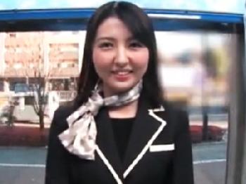 昼休み中にマジックミラー号でガチSEXしちゃう某百貨店で働く美人受付嬢巨乳素人お姉さんのエロ動画