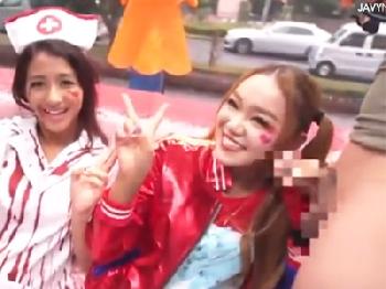 ハロウィンのコスプレギャル2人組と激しくパコ→アへ顔ダブルピース頂きました素人中出しのエロ動画