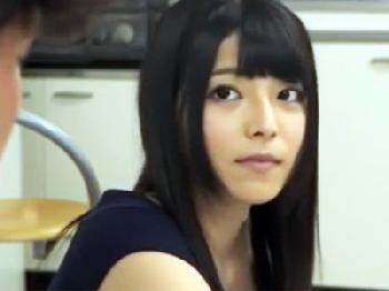 自宅で勉強中に隣の部屋からエッチな声が聞こえてきて欲情した男女が‥巨乳美少女顔射のエロ動画