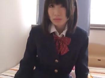 感じ方が初々しい不慣れな童顔女子校生が大人の男に乳首立ちすぎ巨乳素人美少女ロリハメ撮りのエロ動画