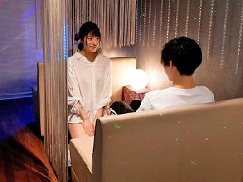 何度も奥までねじ込まれ連続ピストンにガクイキする風俗嬢美少女ハメ撮り楓カレンのエロ動画