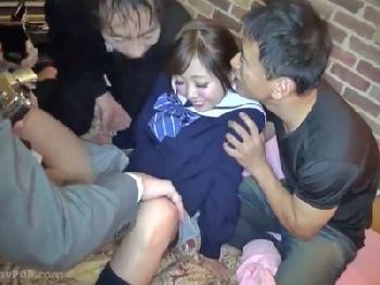 ナンパした素人ギャルがギッシュなオジサンに責められ大絶頂絶頂昇天!女子校生顔射乱交のエロ動画