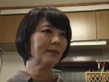 オバさん未亡人に性的欲望衰えない老人が言い寄って欲求不満解消しあう中出しFUCK痴女人妻熟女円城ひとみのエロ動画