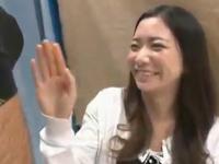 童顔顔の素人OLナンパ→マジックミラー号連れ込み中出しマッサ開始巨乳美少女ロリパイパンのエロ動画