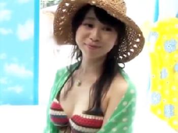 彼氏がいるから抵抗しつつもマッサージで敏感になり種付けされちゃうきれいなお姉さん素人水着中出しのエロ動画