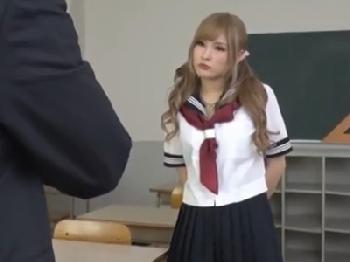 反則的な手コキで教師を丸め込んじゃう淫女ギャル女子校生痴女のエロ動画