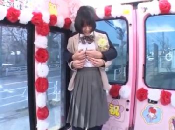 「ぁあ！だめニップル…」卒業したての女子校生3年を狙ってMM便で卒業交尾素人美少女ロリナンパのエロ動画