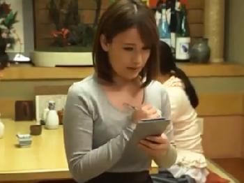 大きいオッパイのきれいなお姉さん店員が更衣室で襲われて抵抗出来ないままにガチハメ展開巨乳のエロ動画