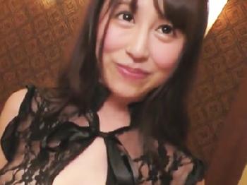 これでマダム？ってくらい綺麗な奥様と浮気デートでやりまくり！巨乳人妻顔射ハメ撮りのエロ動画