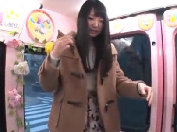 まな板おっぱいな黒髪ロング女子大生がエロ企画の雰囲気に流されて即ハメ開始素人美少女ぶっかけのエロ動画