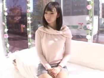 「ペニス欲しいですW」インタビューで既に発情！欲しがり素人さんに巨大ペニス挿入プレゼントW巨乳美少女痴女ナンパのエロ動画