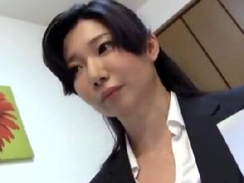 『肉棒頂戴ッ』オナニー狂いな巨乳家庭教師が教え子を誘惑のエロ動画