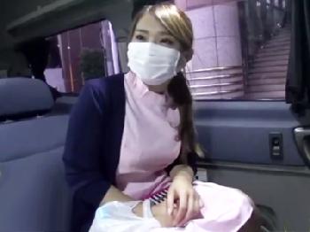 勤務中の現役歯科助手ギャルが即尺フェラチオ→どっぷり口内射精！素人お姉さん痴女ハメ撮りのエロ動画