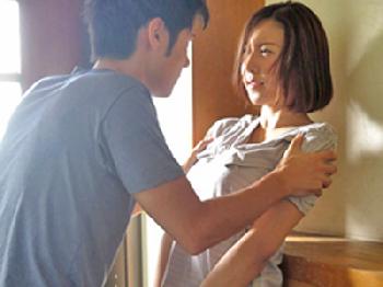 近くに住む年下男と関係を持ち枯れかけた女としての花を咲かせる欲求不満妻巨乳人妻松下紗栄子のエロ動画