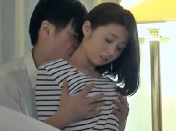 『おマ○コに…入れて欲しぃです…』不貞願望若奥様とホテルパコで大量顔面射精素人人妻顔射のエロ動画