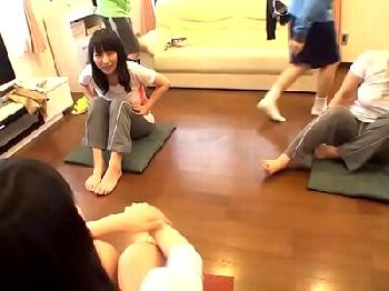リアルにヨガ教室に通うビックおっぱい妻がマセガキ共にオモチャにされ集団輪姦!巨乳人妻3P乱交のエロ動画
