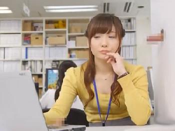 めがねとスーツが似合う美人OLがムレムレパンティストッキングで誘惑してくる！水谷あおいのエロ動画