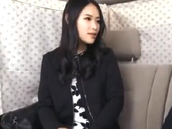 アンケートと称してナンパした素人さんを車中中出ししちゃいましたお姉さんのエロ動画