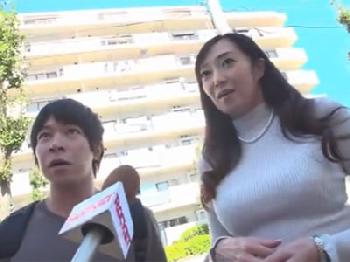 清潔感のある雰囲気の中年女性妻が賞金獲得の為に男性器を手コキ＆フェラチオ抜き素人人妻熟女のエロ動画