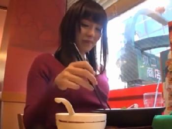 ルックス最高峰！ちょっと不思議ちゃん系な黒髪素人を自宅に連れ込んで隠し撮りパコ美少女ロリハメ撮りナンパのエロ動画