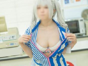 ローソン制服の縞パンレイヤーを店内で中出しハメ素人コスプレパンストのエロ動画
