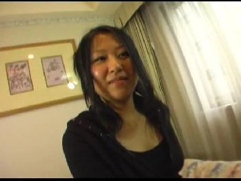 素人娘をナンパで連れ込んでエッチなことしてもらう巨乳フェラのエロ動画