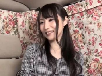奇跡の43歳!新宿でナンパした美魔女とその場でカー性行為巨乳素人人妻中出しのエロ動画