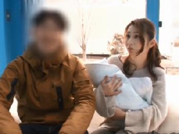 「ぇ…ちょ夫も居るし…」子供が産まれたばかりの素人奥さんがあっさり寝取られアクメ人妻中出しのエロ動画