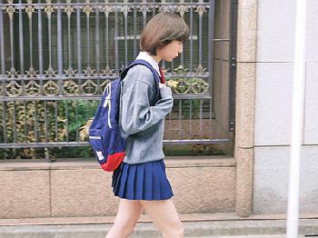 男をムラつかせる顔立ちのサッカー部のマネージャーしている新人制服美形少女女子校生美少女ナンパデビュー作まなかかなのエロ動画