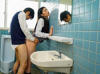 いつもクールで無表情、クラスに1人はいた美形少女が性に興味を持っていて…女子校生美少女本庄鈴のエロ動画