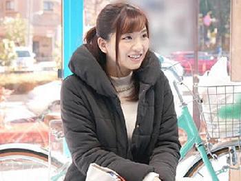 サドルについた最新マッサージ機で否応なしに発情させた奥様を寝取られ素人人妻ナンパのエロ動画