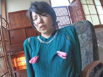 ビンビンに勃起したニップルで発情したドマゾ妻が涎を垂らし悦ぶ種付け性交素人人妻中出しのエロ動画