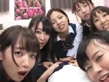 我が家が娘の友人に乗っ取られた!思春期女子校生軍団に痴女られハーレム乱交!巨乳美少女のエロ動画