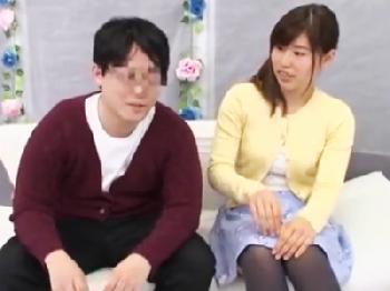 スタイル抜群のきれいなお姉さんが結合部が真っ白になる程のピストンで突かれ快楽ループ顔射のエロ動画