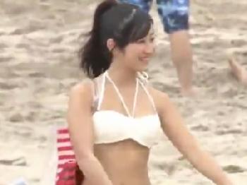 ビキニ女子大生を女性スタッフにナンパさせ日焼けをケアする中出しマッサージ巨乳素人美少女水着のエロ動画