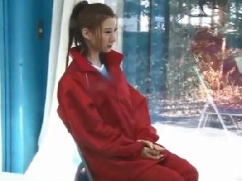 『中で出てる！？』マッサージ体験の筈が挿入→中出しされちゃった素人さん美少女レイプのエロ動画