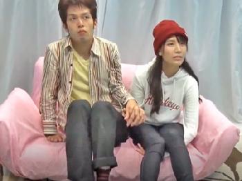 見知らぬ男の早漏をファックで改善しようと試みる美形少女素人美少女ナンパのエロ動画