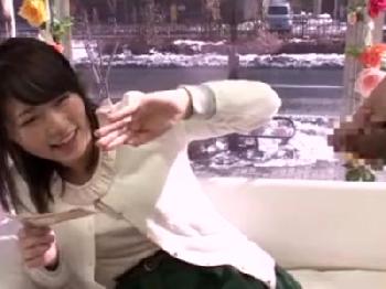 マジックミラー号で強引なスタッフに流され巨根くんと最後まで巨乳素人美少女のエロ動画