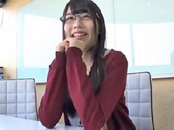美人で淫乱女子社員を社内連れ回し調教研修ファック美少女ロリOLパンストめがねのエロ動画