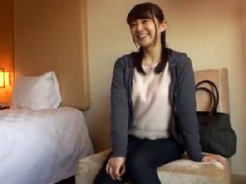 ナンパ男に捕まってしまった結果即日挿入されてしまう素人お姉さんのエロ動画