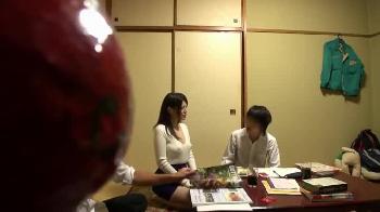 友人のお母ちゃんが大人の魅力で童貞たぶらかして筆おろし？！巨乳お姉さんギャル人妻熟女フェラ手コキのエロ動画