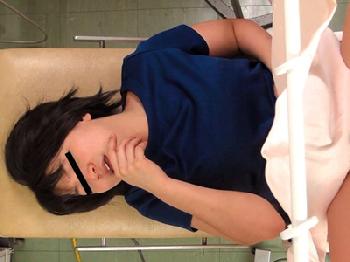 カーテン越しに行われている産婦人科セクシャルハラスメント診察巨乳美少女お姉さん中出しのエロ動画