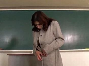 『先生…何とかなりませんか…？』息子の進路のために自分の身体を差し出す過保護お母ちゃん巨乳人妻のエロ動画