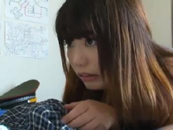 熟睡中の男の勃起陰茎を勝手にフェラチオチオ→口内射精させる淫乱美形お姉さん巨乳美少女のエロ動画