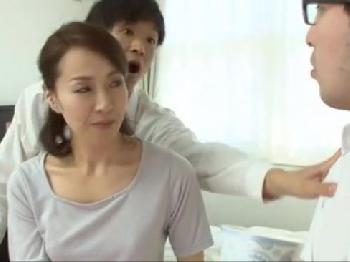 「中に出してぇ」美人でな友人のかあちゃんと中出し性行為W巨乳人妻熟女谷原希美のエロ動画