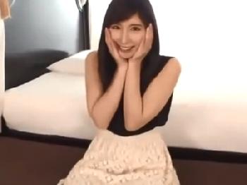 欲求不満の美人奥さんにセンズリ鑑賞おねがいしたら案の定欲情して肉棒を咥えてきた痴女人妻熟女フェラ手コキオナニー吉岡奈々子のエ...