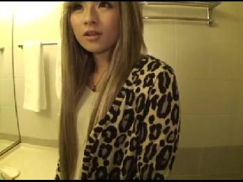 金髪素人ギャルがトイレでフェラチオ&SEXハメ撮り!お姉さん痴女顔射ぶっかけのエロ動画