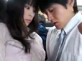 バスの中で痴女だと知らずに痴漢してきた男を誘惑して逆凌辱巨乳お姉さん顔射のエロ動画