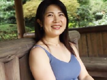 子持ちのアラフォー奥様が夫に内緒の浮気旅行でハメ撮りパコ巨乳素人人妻のエロ動画