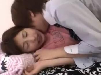 すっぴんに欲情したアブノーマル男に顔面射精されちゃうお姉さん素人顔射レイプのエロ動画